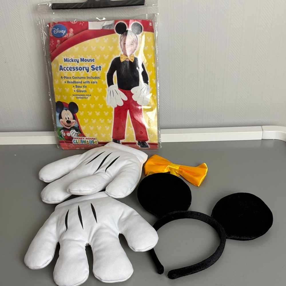 Disney Mickey Mouse Accesory Set with White and Black